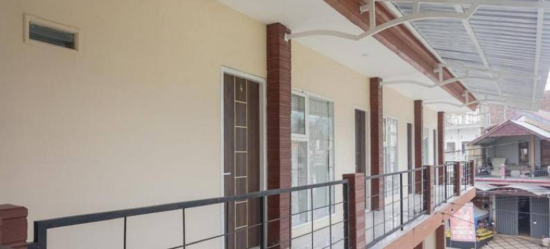 红多兹伊斯兰酒店@拉亚蓬腾巴图(RedDoorz Syariah @ Raya Punten Batu)图片