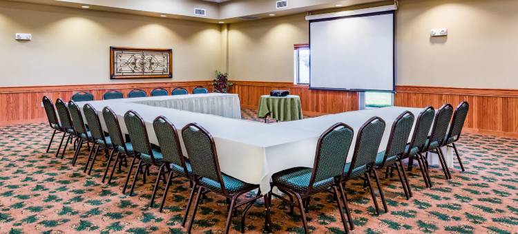 皮埃尔堡会议中心温德姆美吟温德姆酒店(AmericInn by Wyndham Fort Pierre Conference Center)图片