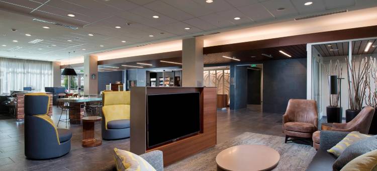 亚特兰大阿尔普哈雷塔/阿瓦隆地区万怡酒店(Courtyard Atlanta Alpharetta/Avalon Area)图片