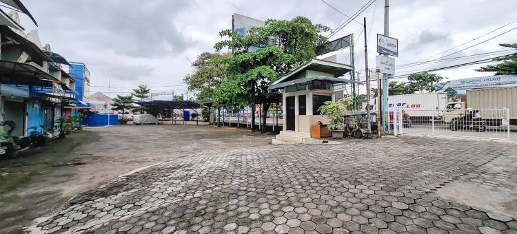 RedDoorz at Grand Mirza Near Pasar Grosir Batik Setono Pekalongan图片