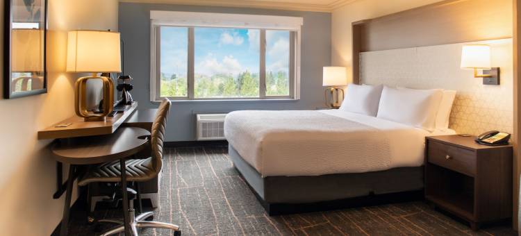 维多利亚麋鹿湖套房酒店(Holiday Inn Victoria – Elk Lake)图片