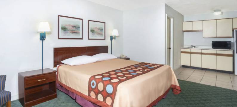 泰勒维尔速8酒店(Super 8 by Wyndham Taylorville IL)图片