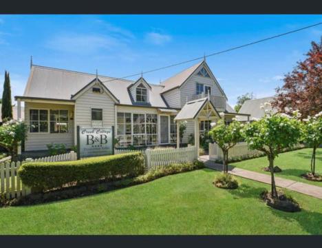 Creek Cottage Bed and Breakfast Traralgon Hotel Overview