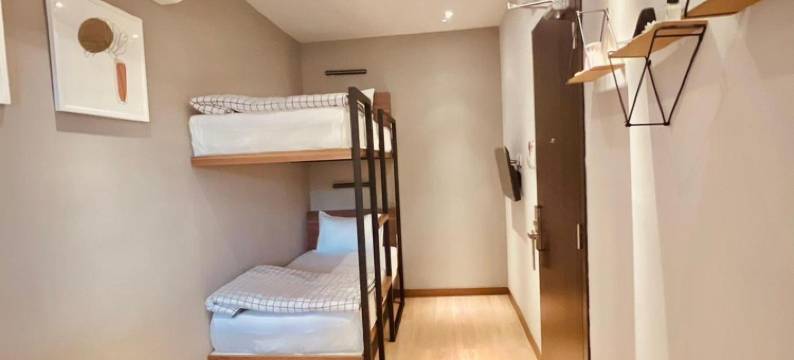 Oxy Suites 2-06 at Shop House Meisterstadt Pollux Habibie图片