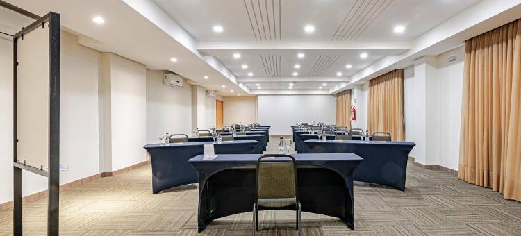 古里提巴托雷斯大道斯里姆酒店(Slim Curitiba Av Das Torres)图片