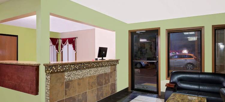 曼西鲍尔速8酒店(Super 8 by Wyndham Muncie/Ball St. College Area)图片