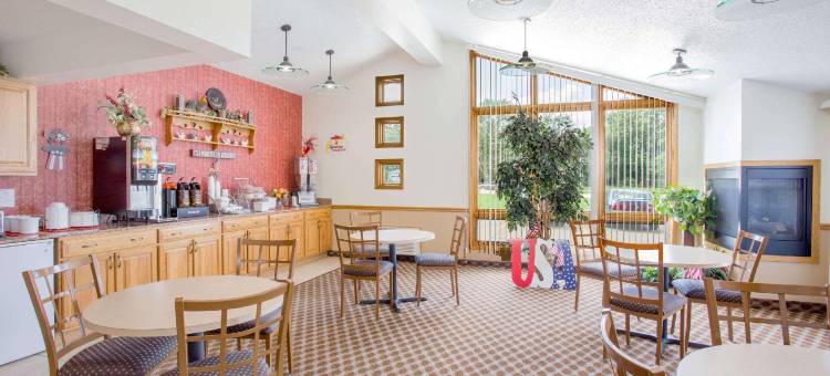 韦弗利速8酒店(Super 8 by Wyndham Waverly)图片