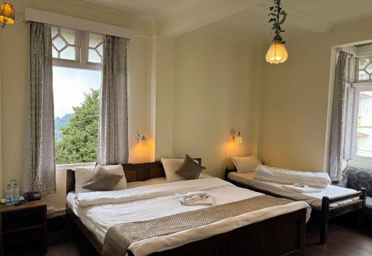 Pineridge Hotel Darjeeling Hotel Overview