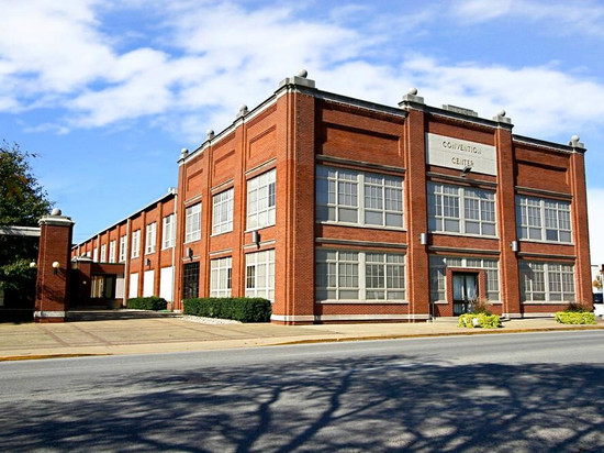 布卢明顿万怡酒店