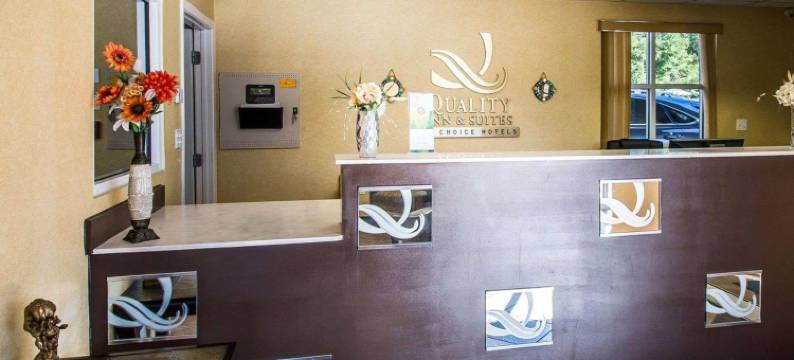 巴拿马城海滩附近凯艺套房酒店(Quality Inn & Suites Near Panama City Beach)图片