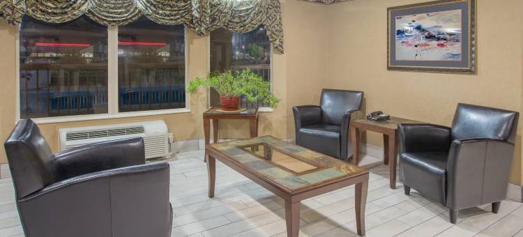 派恩布拉夫戴斯套房酒店(Days Inn & Suites by Wyndham Pine Bluff)图片