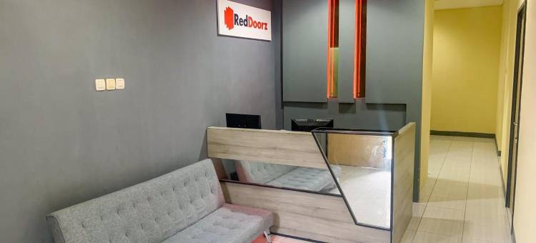 红门饭店 @ 巴拉拉加中心广场(RedDoorz @ Balaraja Centre Plaza)图片