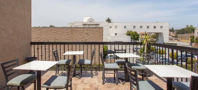 卡尔弗城华美达酒店(Ramada by Wyndham Culver City)图片