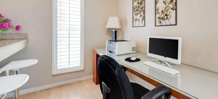 圣何塞中心城贝斯特韦斯特苏尔住宿普拉斯酒店(SureStayPlus Hotel by Best Western San Jose Central City)图片