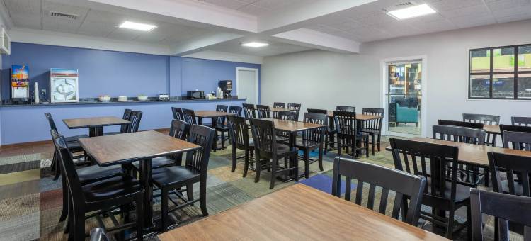 桑达斯基-锡达波因特温德姆戴斯酒店(Days Inn by Wyndham Sandusky / Cedar Point)图片