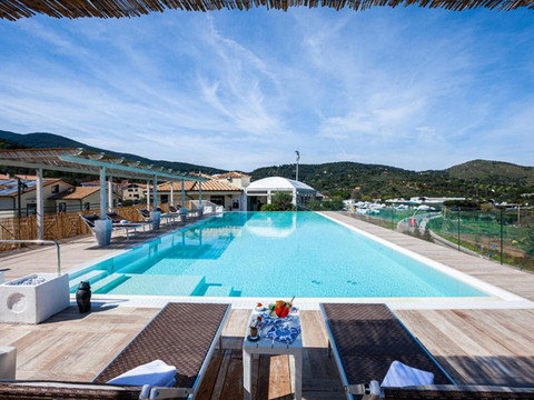 埃尔科莱港口酒店