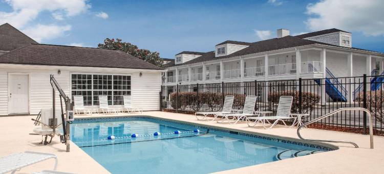 佐治亚洲不伦瑞克温德姆呗盟酒店(Baymont by Wyndham Brunswick GA)图片