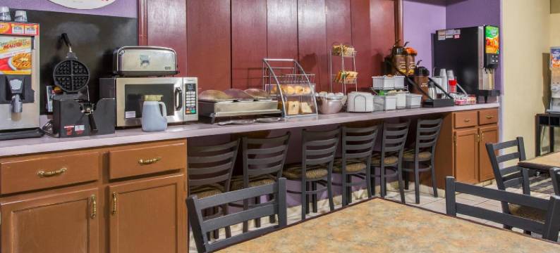 查尔斯湖-萨尔法速8酒店(Super 8 by Wyndham Lake Charles/Sulphur)图片