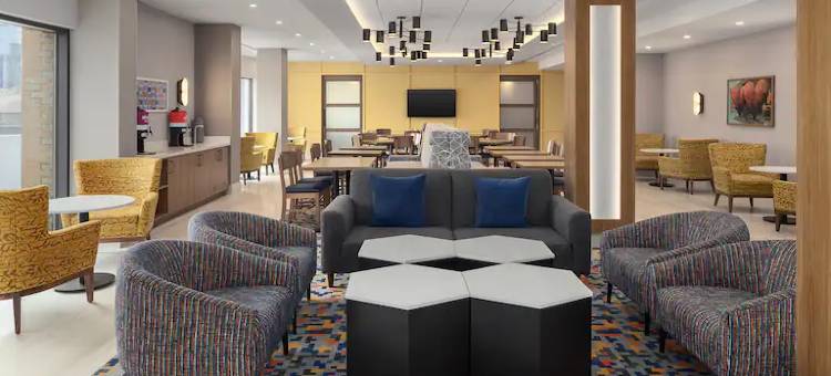 蒙特利尔东安茹希尔顿欢朋酒店(Hampton Inn by Hilton Montreal East Anjou)图片
