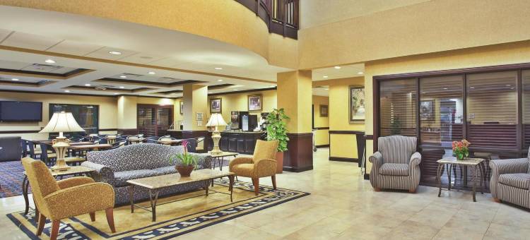 费城芒特劳雷尔拉昆塔温德姆套房酒店(La Quinta Inn & Suites by Wyndham Mt. Laurel - Philadelphia)图片