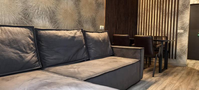 劳斯莱斯舞会酒店(Ros les Prom Hotel)图片