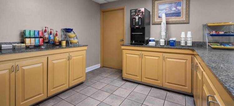 诺福克机场戴斯酒店(Days Inn by Wyndham Norfolk Airport)图片