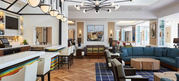 希尔顿海滨度假村酒店(The Waterfront Beach Resort, A Hilton Hotel)图片