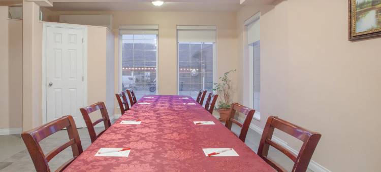 温德姆100英里华美达酒店(Ramada by Wyndham 100 Mile House)图片