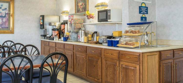 彭顿海滩戴斯酒店(Days Inn by Wyndham Pontoon Beach)图片