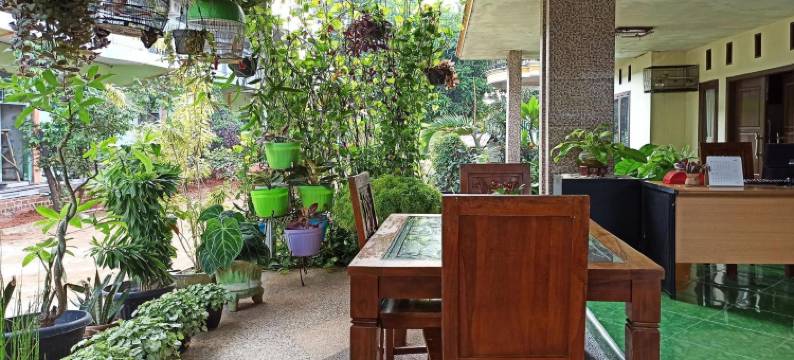 红多兹酒店-近楠榜梅德卡地铁塔曼(RedDoorz Near Taman Merdeka Metro Lampung)图片