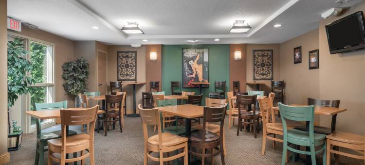 牛顿市美吟温德姆酒店(AmericInn by Wyndham Newton)图片