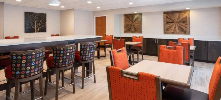 丹佛国际机场戴斯套房酒店(Days Inn & Suites by Wyndham Denver International Airport)图片
