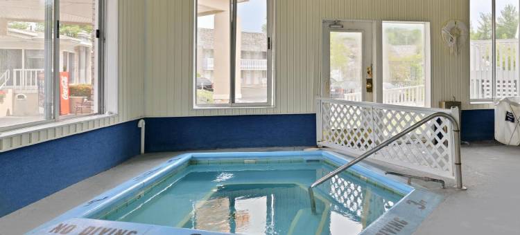 麦基诺城温德姆Travelodge酒店(Travelodge by Wyndham Mackinaw City)图片