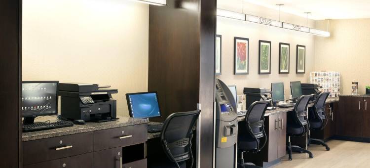 纽瓦克机场希尔顿欢朋酒店(Hampton Inn by Hilton Newark Airport)图片