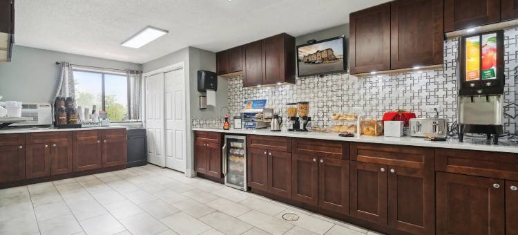 基诺沙-舒适草原温德姆速8酒店(Super 8 by Wyndham Kenosha/Pleasant Prairie)图片