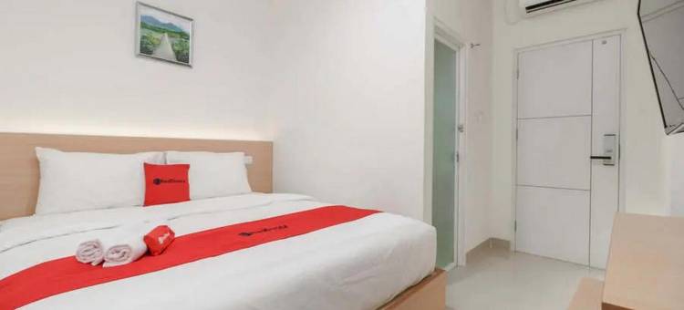 红多兹Plus酒店-近巨港RS RK查理塔斯2号(RedDoorz Plus Near RS RK Charitas 2 Palembang)图片