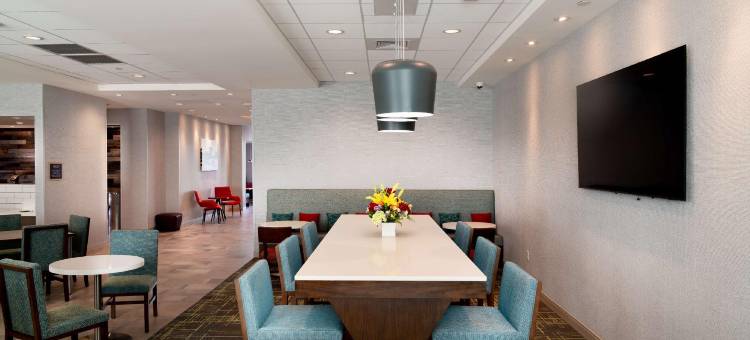 欢朋客栈里弗赛德马奇空军基地(Hampton Inn by Hilton Riverside March Air Reserve Base)图片