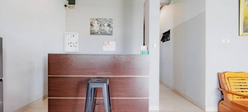 RedDoorz Near Dr Oen Solo Baru Hospital图片