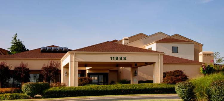 圣路易斯西港广场万怡酒店(Courtyard St. Louis Westport Plaza)图片