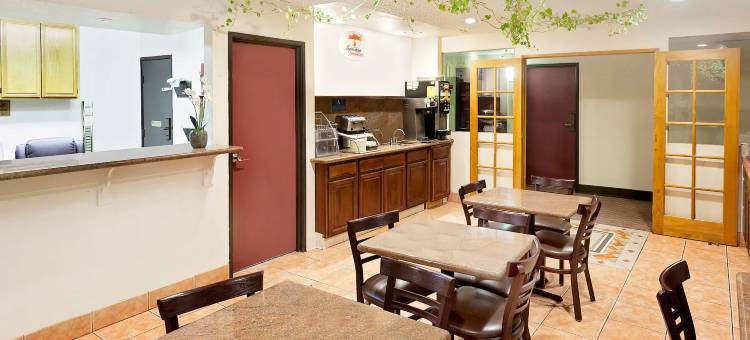 尤卡谷-约书亚树公园速8酒店(Super 8 by Wyndham Yucca Val/Joshua Tree Nat Pk Area)图片