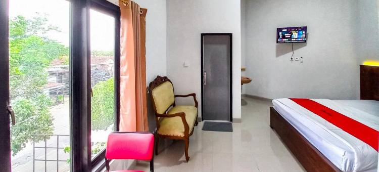 RedDoorz Plus Syariah at Umyas Hotel Near Terminal Anjuk Ladang Nganjuk图片