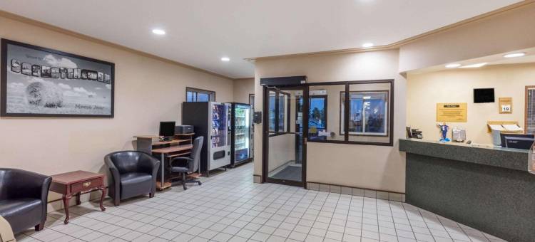 穆斯乔斯凯速8酒店(Super 8 by Wyndham Moose Jaw SK)图片