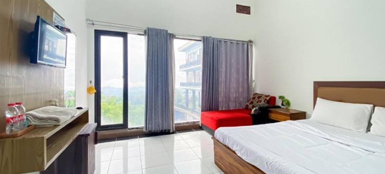 班加纳伽拉蒂尔塔贾迪米特拉Karangkobar红多兹酒店(Hotel Tirta Jadi at Karangkobar Banjarnegara Mitra RedDoorz)图片