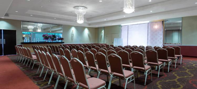 格伦戴尔高地伦巴底华美达酒店(Ramada by Wyndham Glendale Heights/Lombard)图片