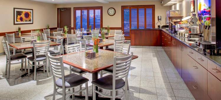 布兰顿速8酒店(Super 8 by Wyndham Brandon MB)图片