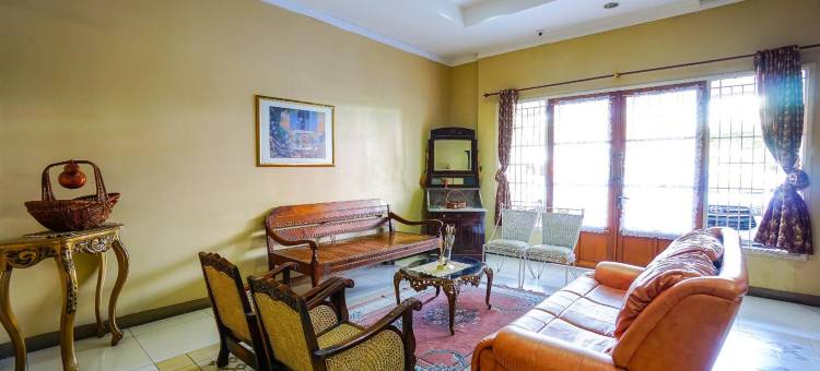 OYO 1429 巴斯蒂安住宅饭店(OYO 1429 Bastiana Residence)图片
