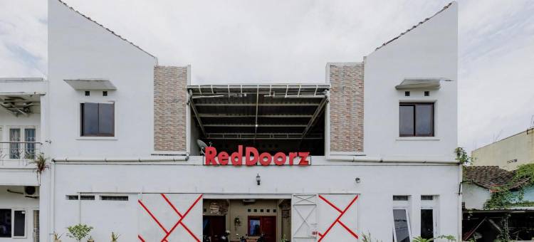 RedDoorz Syariah near UMS Solo - RSO Soeharso图片