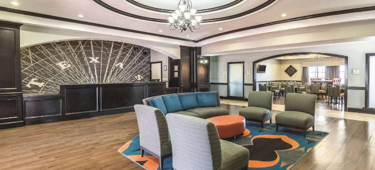 沃斯堡莱克沃思拉昆塔温德姆套房酒店(La Quinta Inn & Suites by Wyndham Fort Worth - Lake Worth)图片