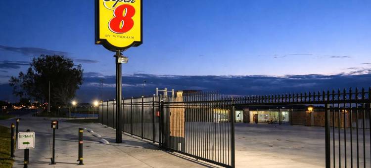 加州贝克斯菲尔德温德姆速8酒店(Super 8 by Wyndham Bakersfield CA)图片