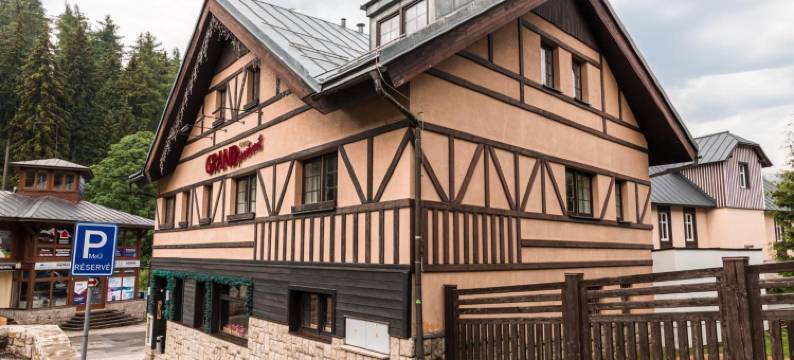 格兰德公寓酒店(Grand Apartments Špindlerův Mlýn)图片